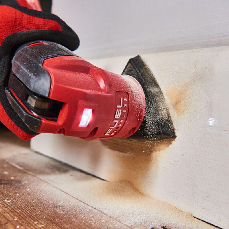 Milwaukee Starlock Sanding Paper Pack - 120 Grit Action Shot 02 Milwaukee Starlock Sanding Paper Pack - 120 Grit Action Shot 02